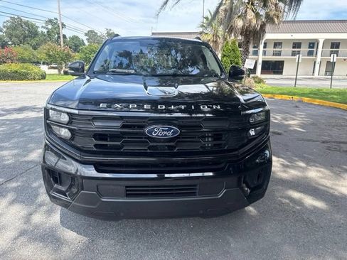 Used 2025 Ford Expedition Active RWD image 2