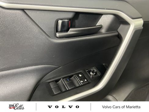 Used 2019 Toyota RAV4 LE image 13