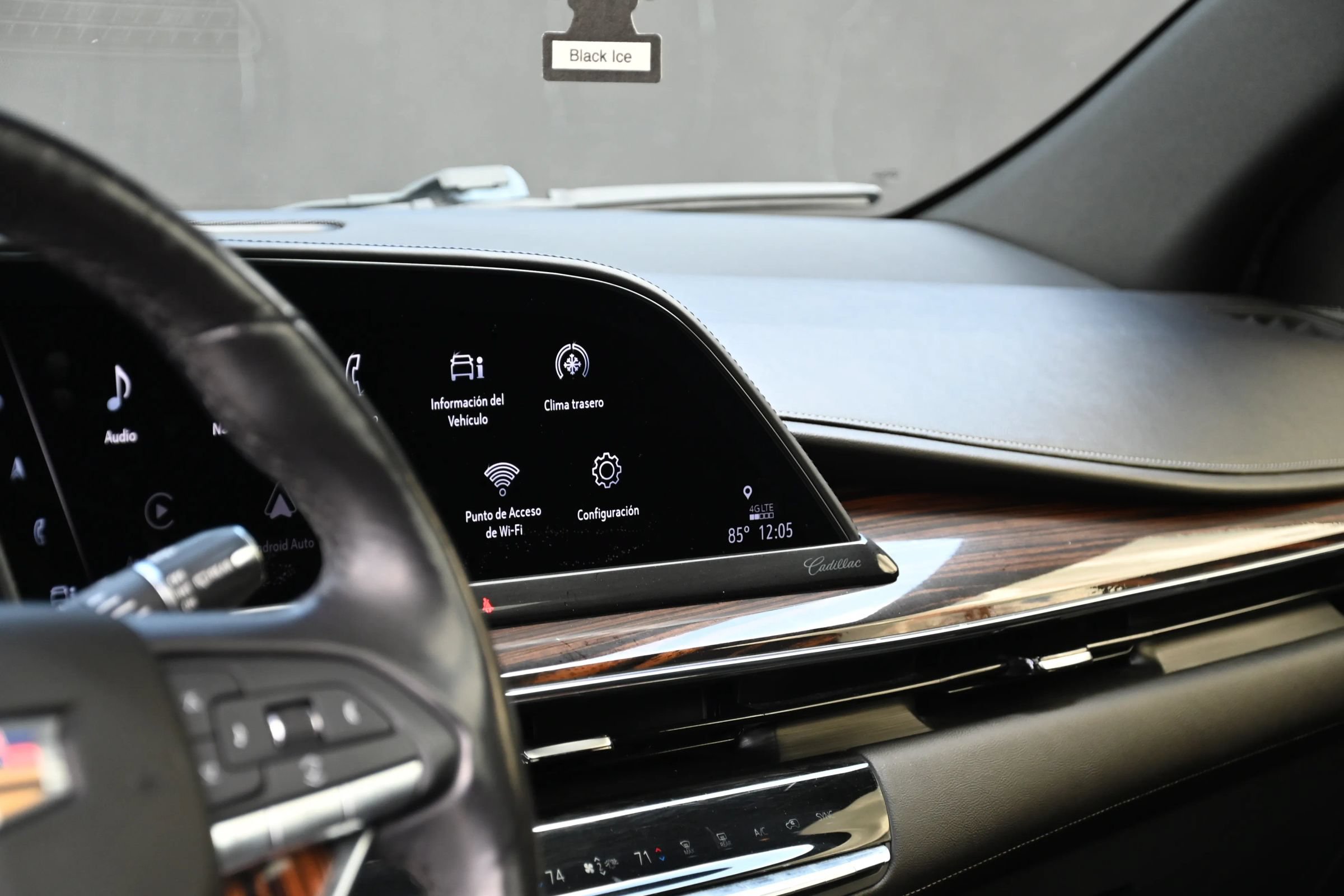 Used 2021 Cadillac Escalade ESV Premium Luxury w/ Driver Assist Tech Package AWD/4WD image 9