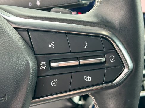 Used 2025 Chevrolet Traverse LT image 22