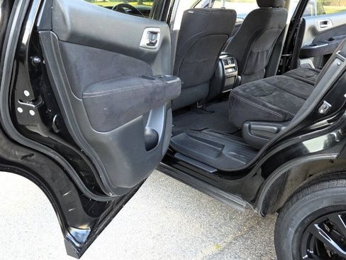 Used 2014 Nissan Pathfinder SV AWD/4WD image 31