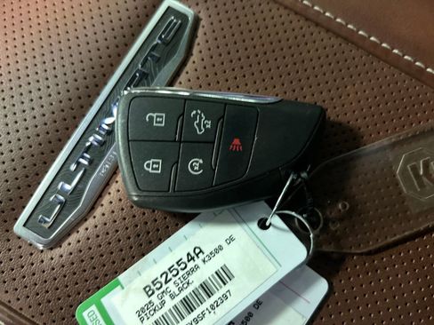 Used 2025 GMC Sierra 3500 Denali Ultimate image 22