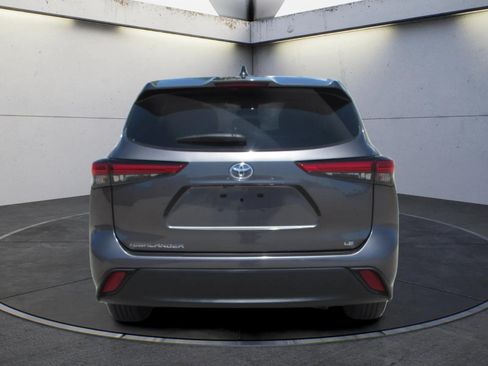 Used 2023 Toyota Highlander LE FWD image 7