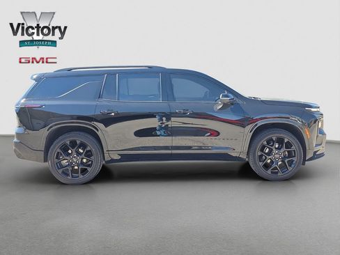 Used 2024 Chevrolet Traverse RS w/ LPO, Floor Liner Package FWD image 18
