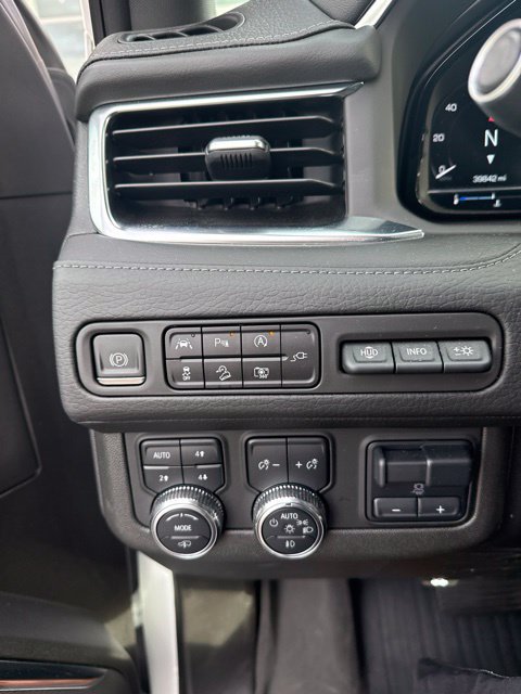 Used 2022 GMC Yukon Denali w/ Max Trailering Package AWD/4WD image 4