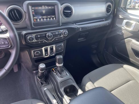 Used 2022 Jeep Wrangler Sport AWD/4WD image 12
