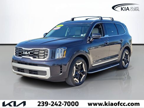Certified 2025 Kia Telluride S FWD image 3
