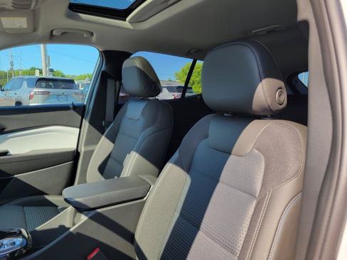 New 2026 Chevrolet Trax LT w/ Sunroof Package FWD image 11
