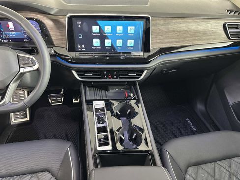 Used 2025 Volkswagen Atlas SEL Premium R-Line image 12