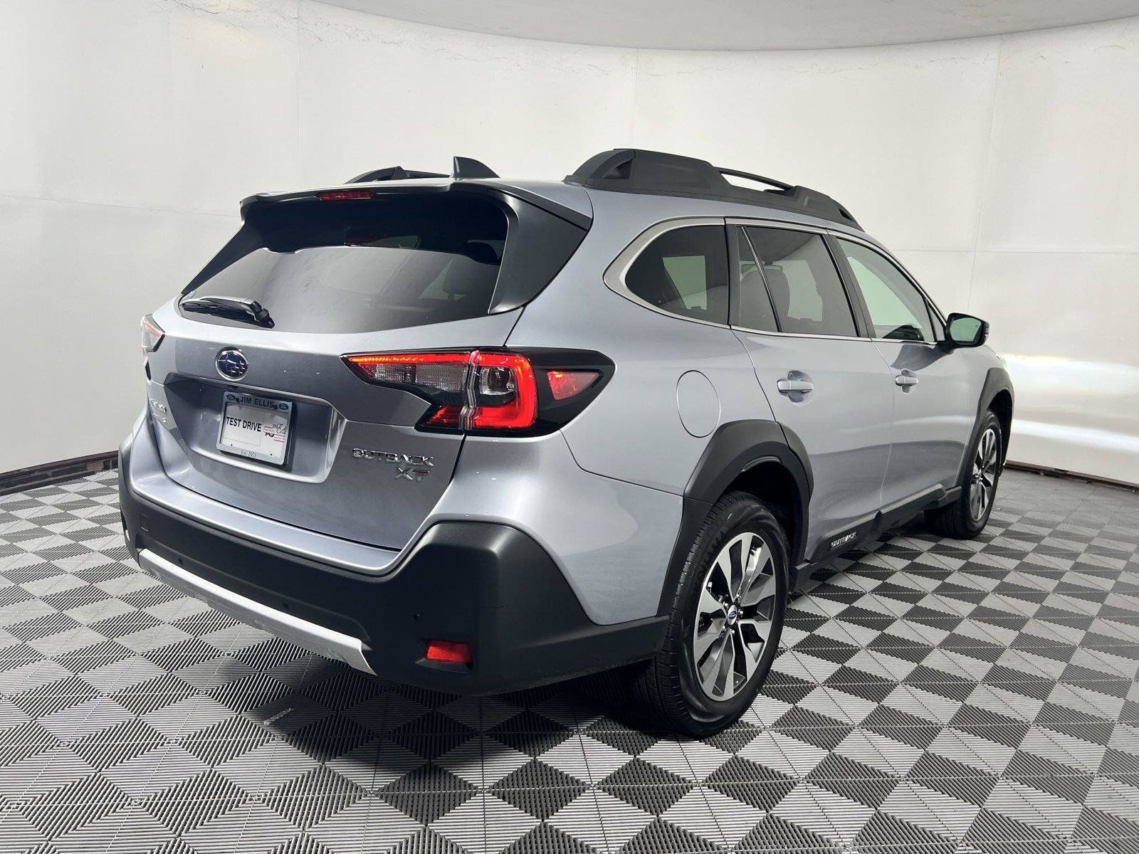 Used 2025 Subaru Outback Limited XT w/ Tech Package 2 AWD/4WD image 7