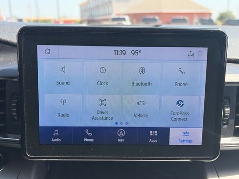 Used 2021 Ford Explorer XLT w/ Equipment Group 202A AWD/4WD image 32