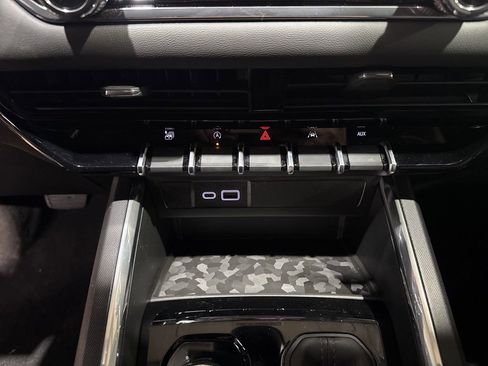 New 2026 GMC Canyon Elevation w/ Convenience Package image 30