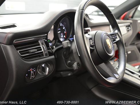 Used 2022 Porsche Macan image 25