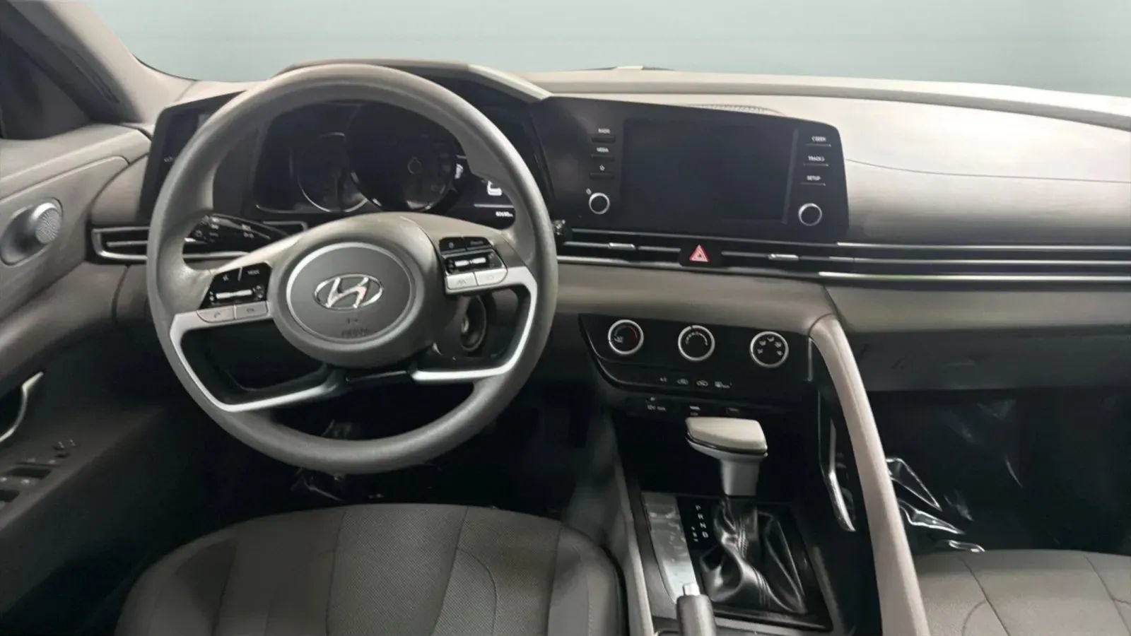 Used 2023 Hyundai Elantra SE FWD image 11
