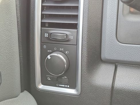 Used 2017 RAM 1500 Classic SLT image 12