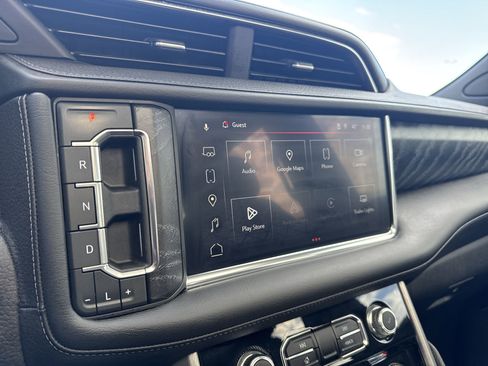 Used 2023 GMC Yukon Denali image 13