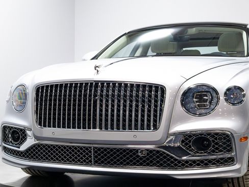 Used 2021 Bentley Flying Spur W12 image 86