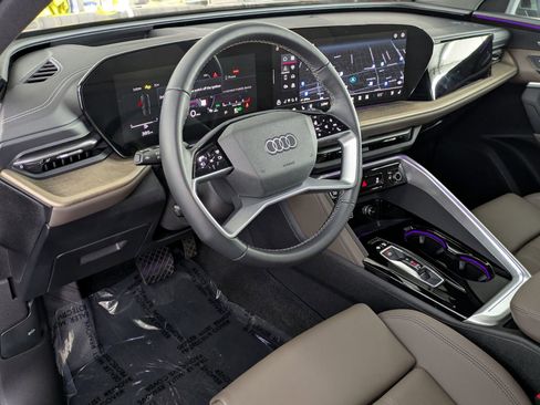 Used 2025 Audi Q5 Premium Plus w/ Premium Plus image 14