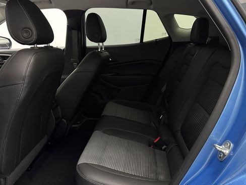 Used 2025 Chevrolet Trax LT FWD image 22