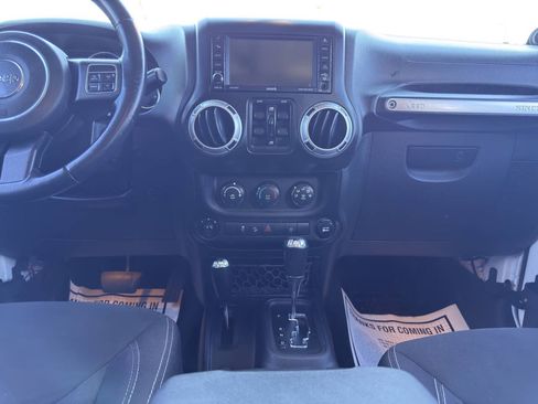 Used 2014 Jeep Wrangler Unlimited Rubicon w/ Connectivity Group AWD/4WD image 17