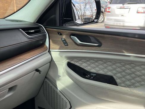 Used 2021 Jeep Grand Cherokee L Summit w/ Luxury Tech Group V image 34