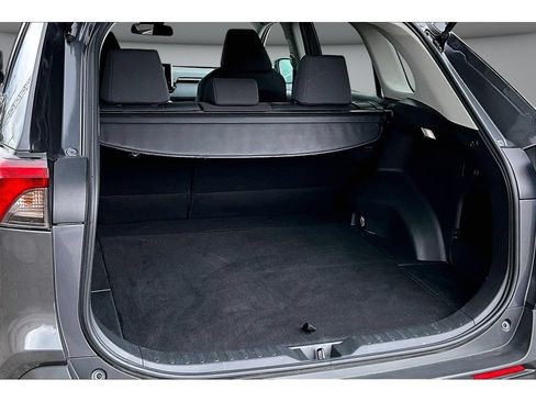 Used 2025 Toyota RAV4 XLE FWD image 39