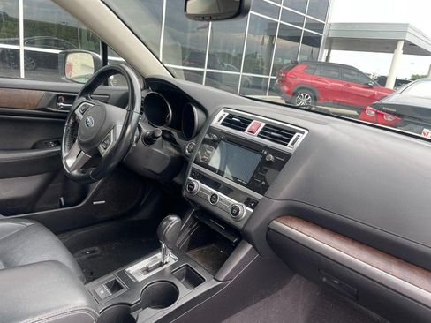 Used 2016 Subaru Outback 2.5i Limited AWD/4WD image 2