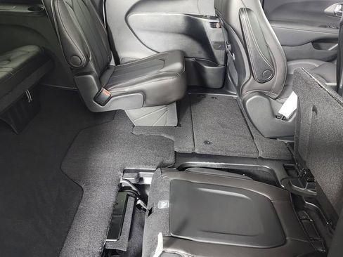 New 2026 Chrysler Pacifica Select image 26