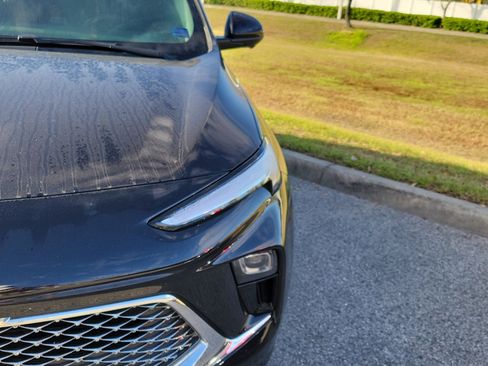 Used 2025 Buick Encore GX Avenir w/ Avenir Technology Package image 3