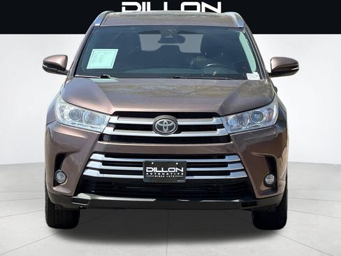 Used 2018 Toyota Highlander XLE AWD/4WD image 9