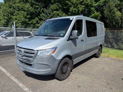 Used 2022 Mercedes-Benz Sprinter 2500 image 2