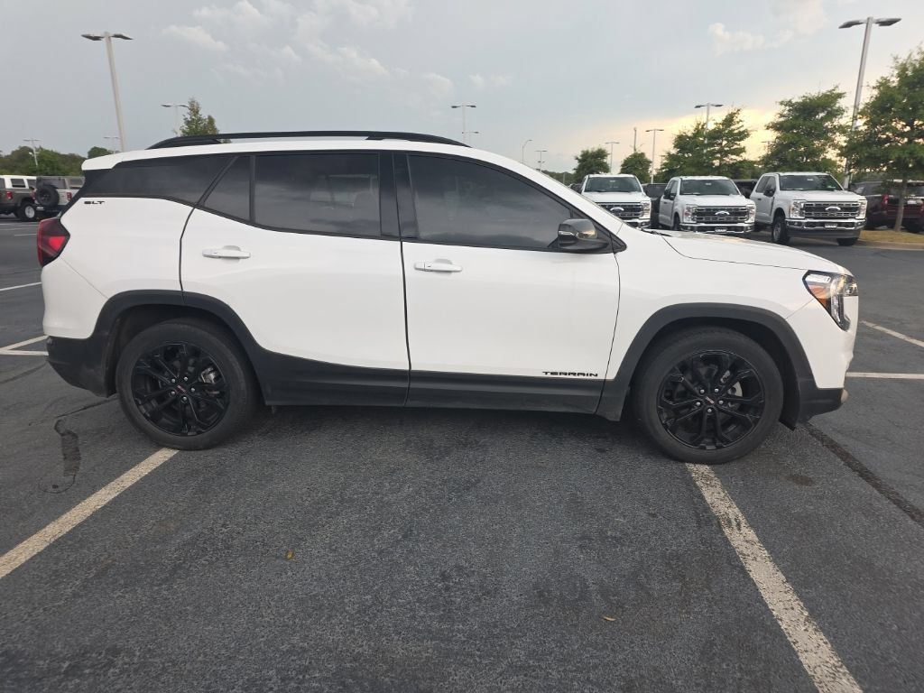 Used 2022 GMC Terrain SLT w/ Infotainment Package II FWD image 5