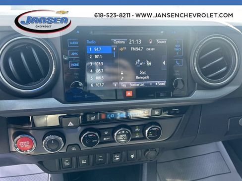 Used 2017 Toyota Tacoma TRD Sport AWD/4WD image 13