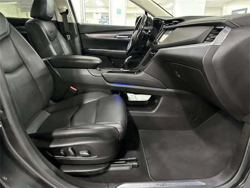 Used 2018 Cadillac XT5 Luxury w/ Driver Awareness Package image 22