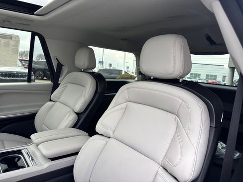 New 2026 Lincoln Navigator Reserve w/ Jet Appearance Package AWD/4WD image 26