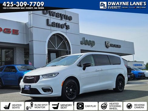 Used 2024 Chrysler Pacifica Touring-L FWD image 1