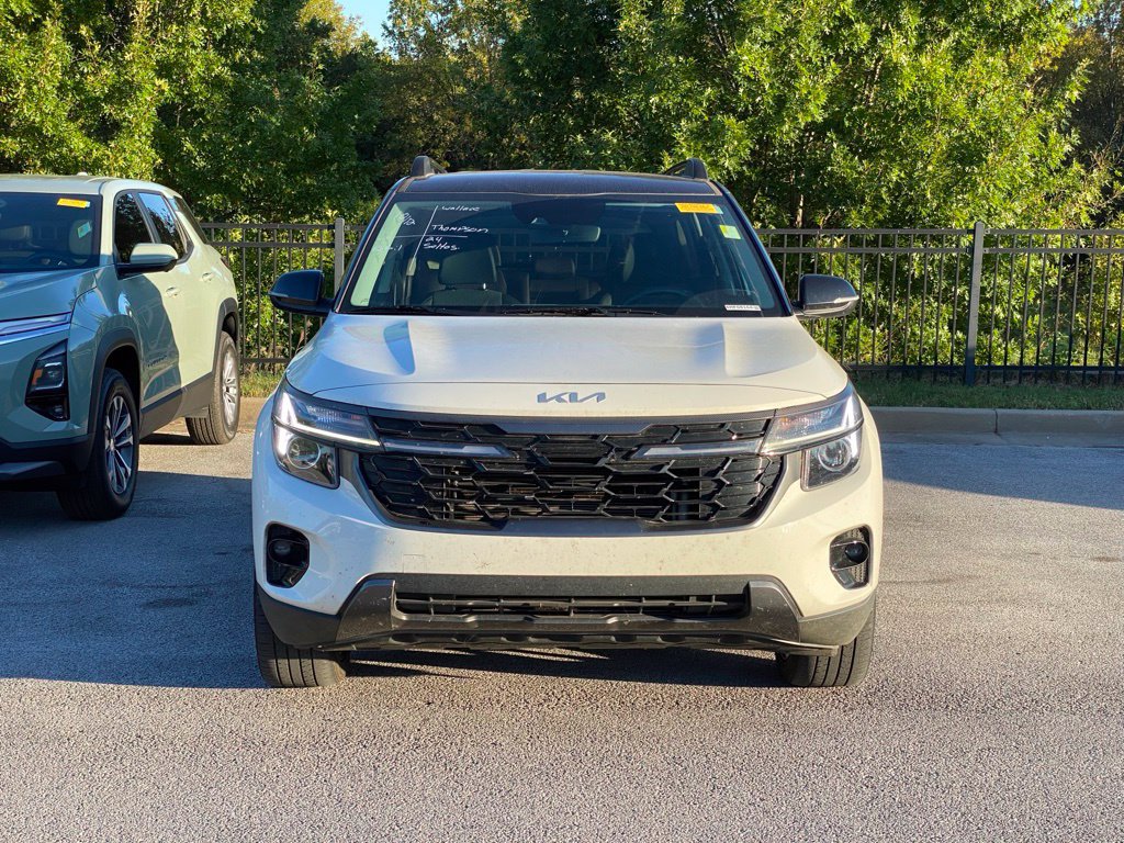 Used 2024 Kia Seltos X-Line AWD/4WD image 2