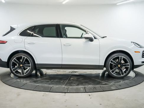 Certified 2023 Porsche Cayenne AWD/4WD image 8
