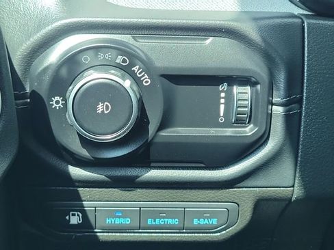 Used 2025 Jeep Wrangler Unlimited Sahara AWD/4WD image 31