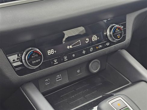 Used 2024 Mitsubishi Outlander SE image 22