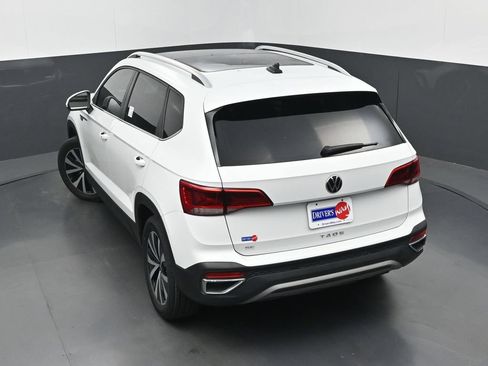 Used 2022 Volkswagen Taos SE FWD image 32