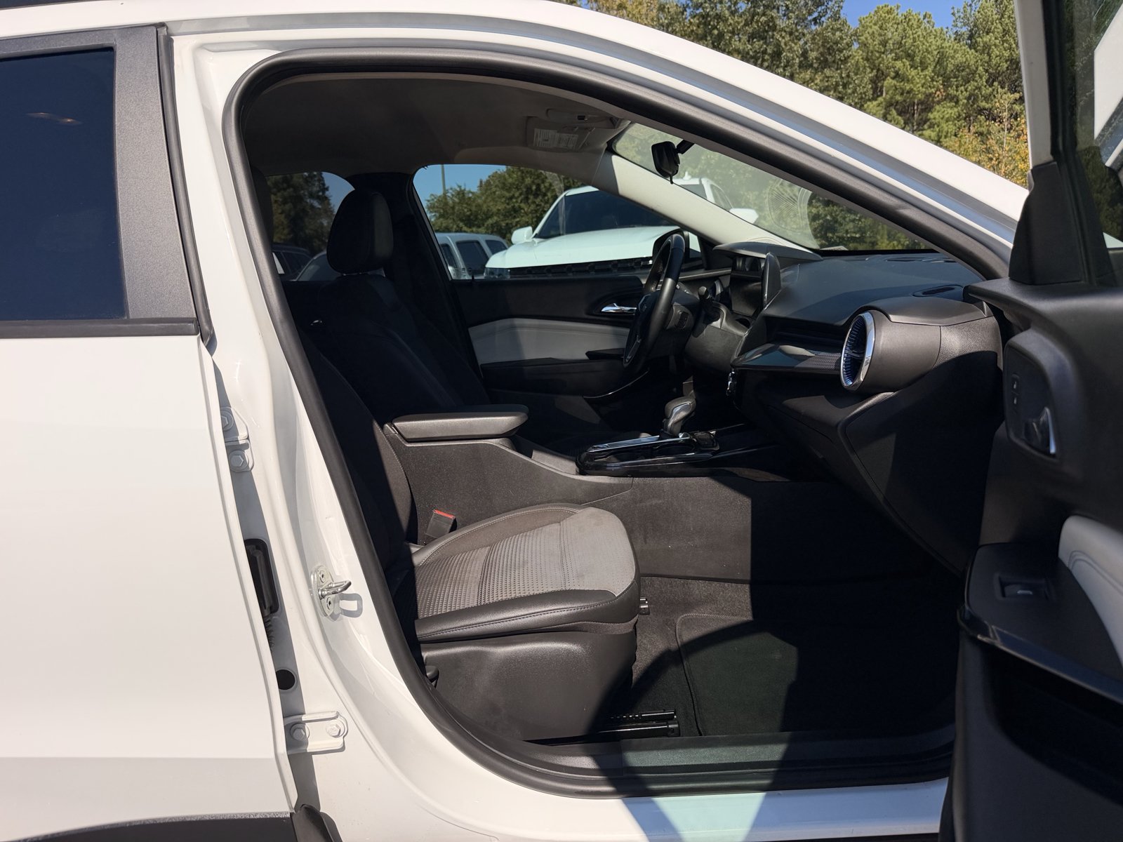 Used 2024 Chevrolet Trax LT w/ Driver Confidence Package FWD image 32