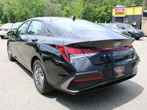 Used 2024 Hyundai Elantra SEL FWD image 10