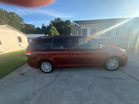 Used 2014 Toyota Sienna Limited w/ Limited Premium Package FWD image 13