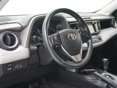 Used 2018 Toyota RAV4 XLE FWD image 10