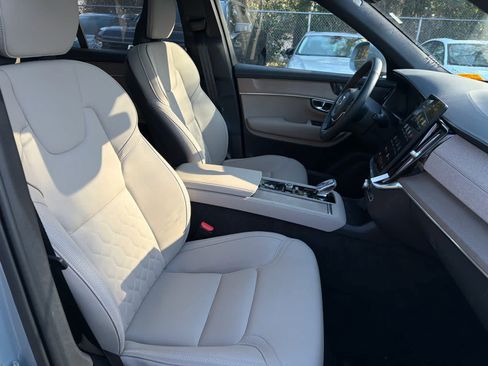 Certified 2025 Volvo XC90 B6 Plus image 17