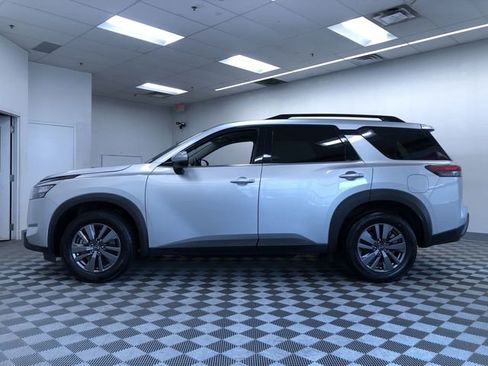 Used 2025 Nissan Pathfinder SV AWD/4WD image 12