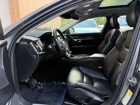 Used 2018 Volvo S90 T5 Momentum image 8