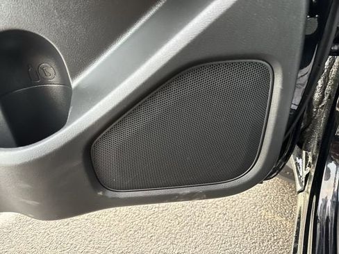 Used 2024 Nissan Frontier SV image 23