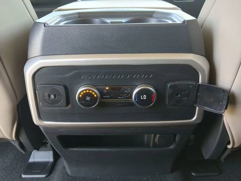 Used 2024 Ford Expedition Max XLT image 18